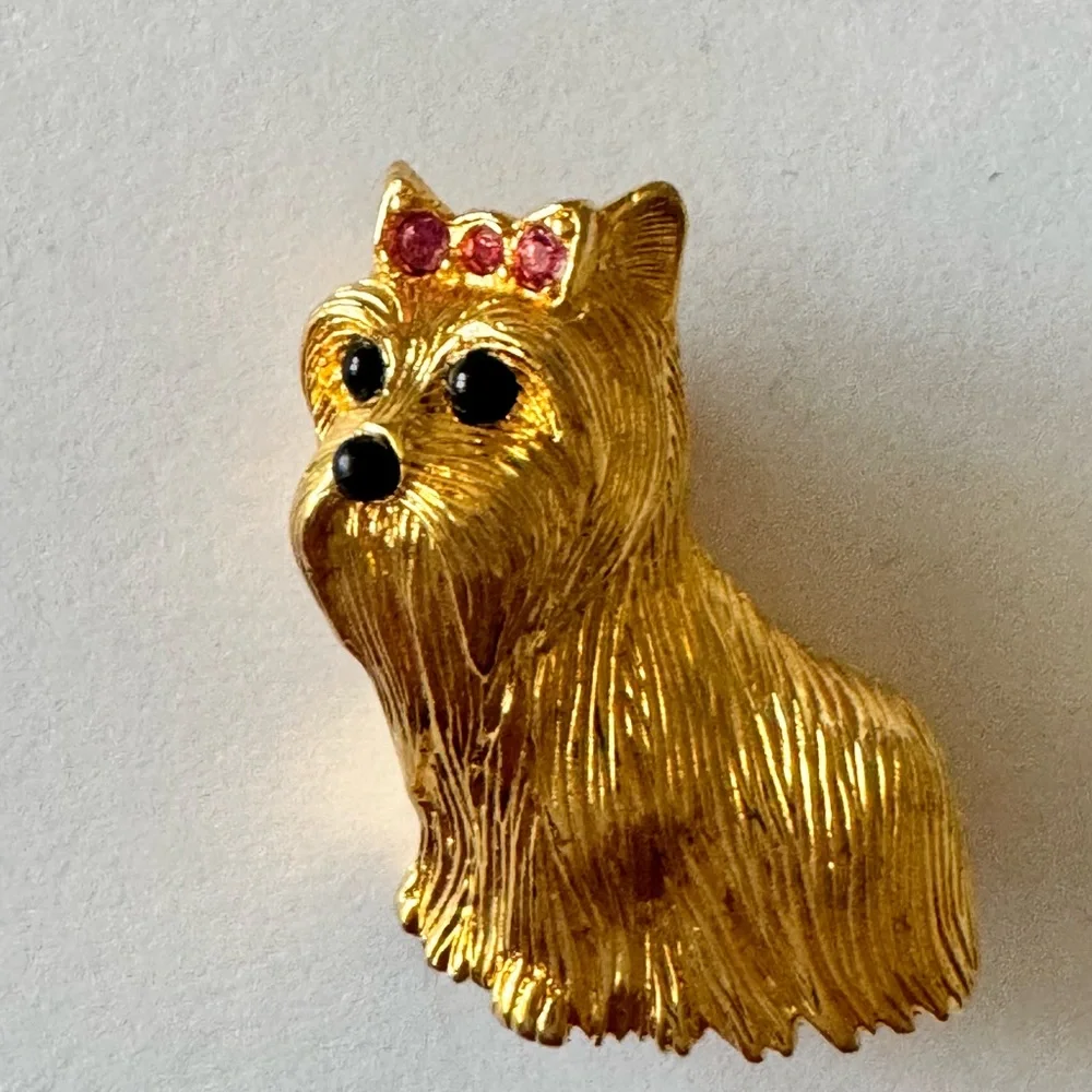Joan Rivers poppy small brooch